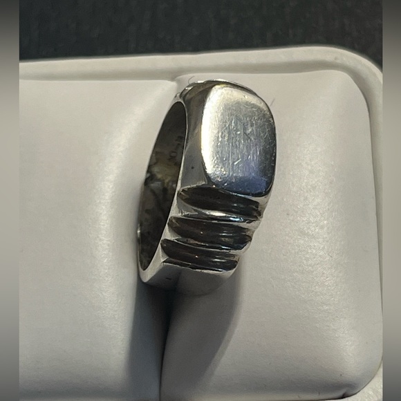 Sterling silver ladies ring - Picture 1 of 6